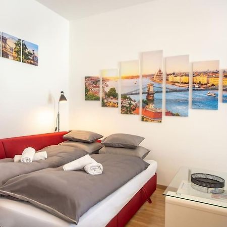 Grace Pine Apartment 1 Будапеща Екстериор снимка