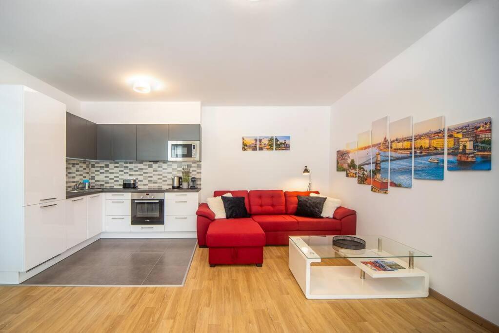 Grace Pine Apartment 1 Будапеща Екстериор снимка