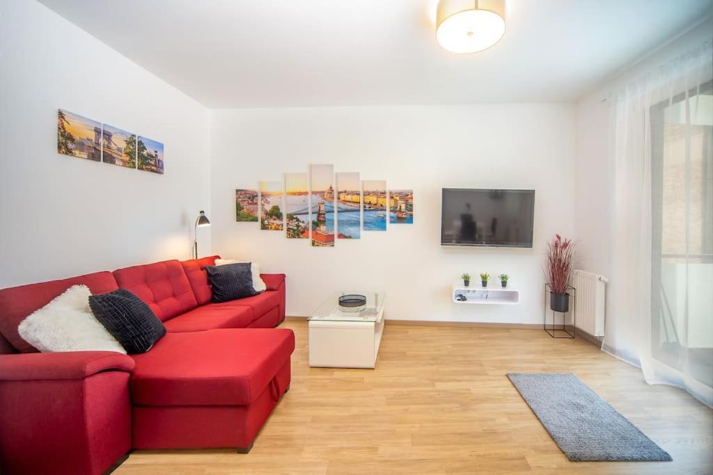 Grace Pine Apartment 1 Будапеща Екстериор снимка