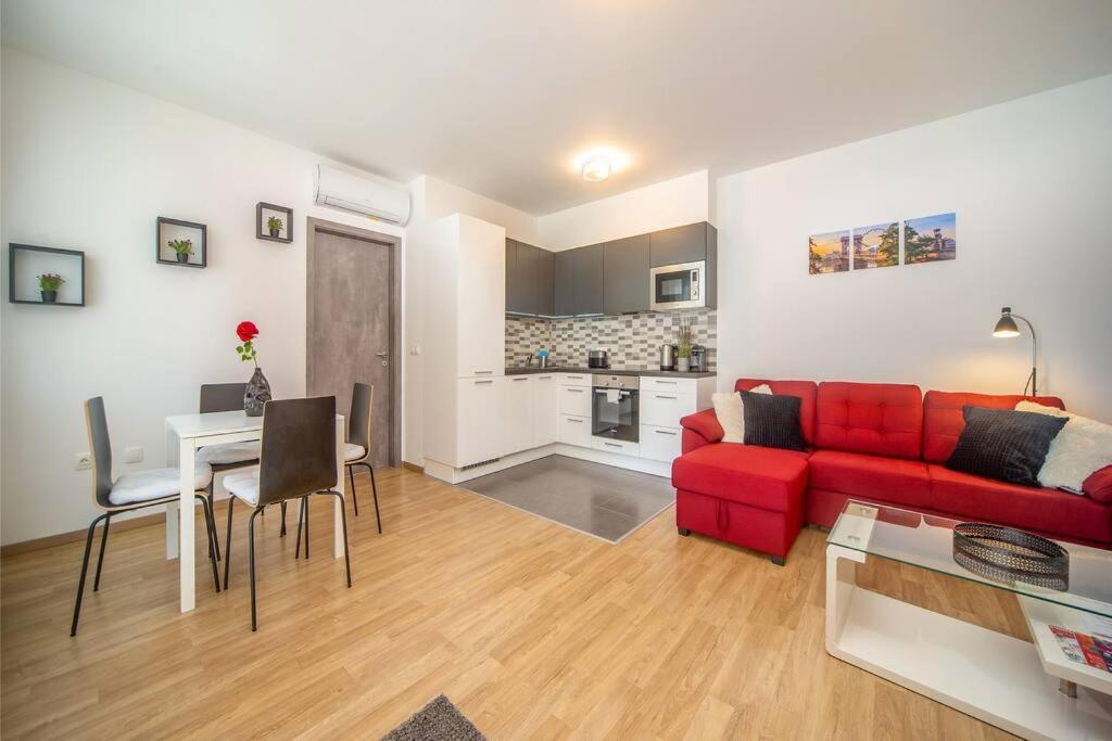 Grace Pine Apartment 1 Будапеща Екстериор снимка