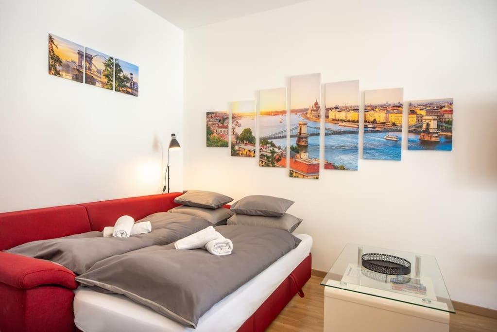 Grace Pine Apartment 1 Будапеща Екстериор снимка