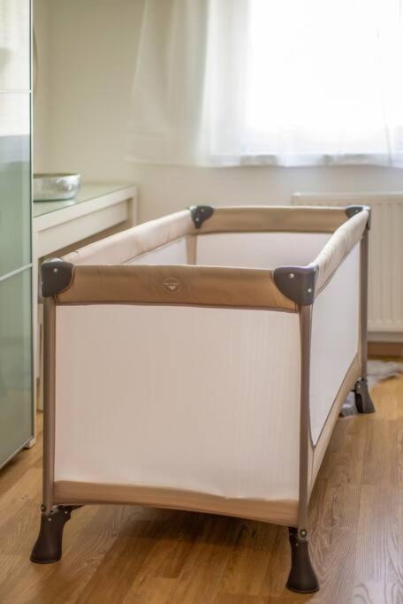 Grace Pine Apartment 1 Будапеща Екстериор снимка